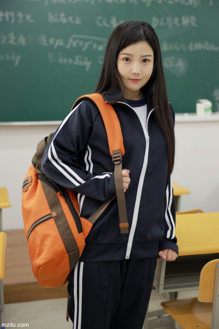 清纯校花课堂脱衣！模特徐微微童颜巨乳本色出演-菲菲图集